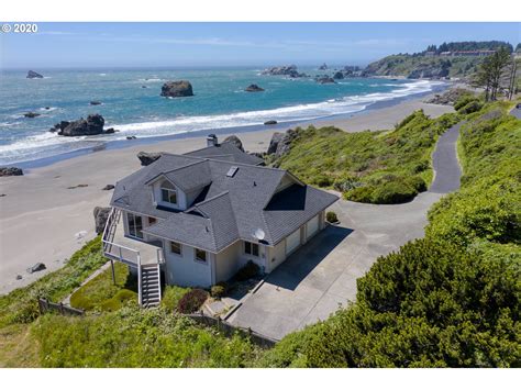 97423 <b>Homes</b> <b>for Sale</b> $324,907. . Oregon coast homes for sale zillow
